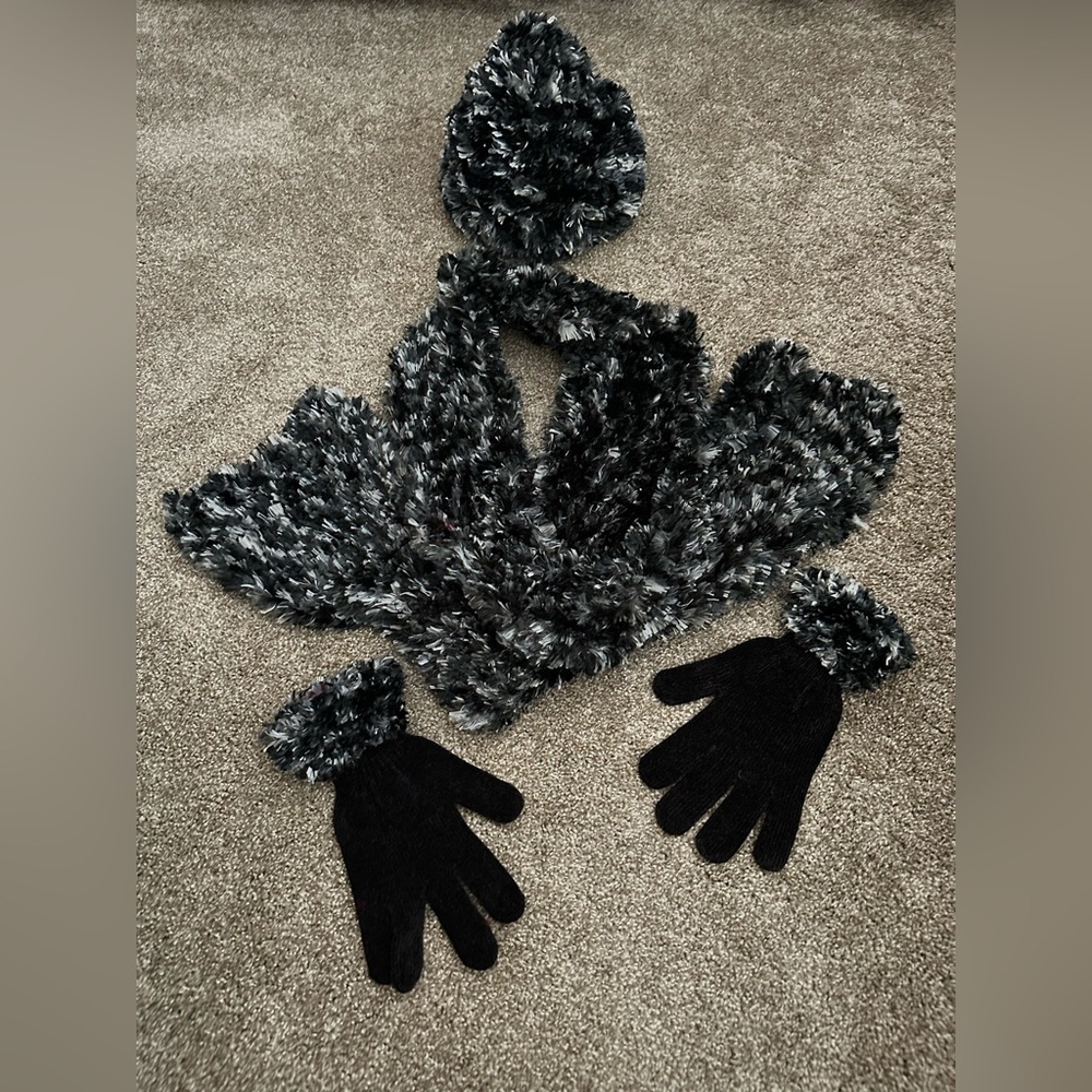 Black and Gray Winter Accessory Set